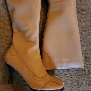 TWO LIPS NWOT Mid Calf Boot